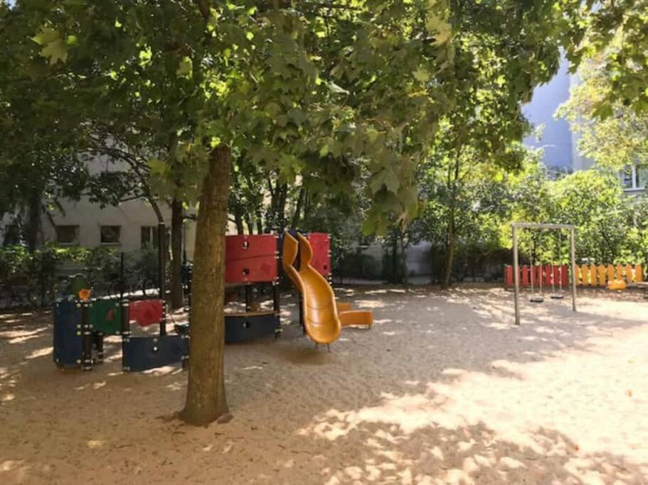 Designer With Parking & Terrace * Berlijn